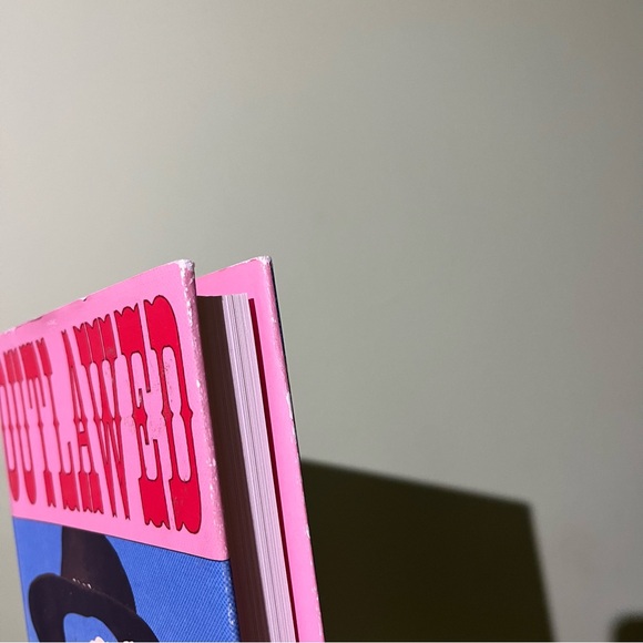 📚 4/25$ 📚 Outlawed by Anna North Hardcover Book - Picture 7 of 10